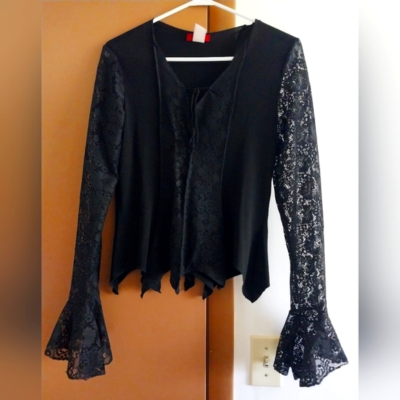 Entrancy Tops - Vintage Y2K 90's mallgoth black lace goth vampire top